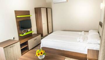 Фото номера Апартаменты Делюкс Отель Eco Hotel Momata г. Kolarovo 3