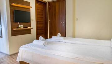 Фото номера Семейный люкс Отель Eco Hotel Momata г. Kolarovo 3