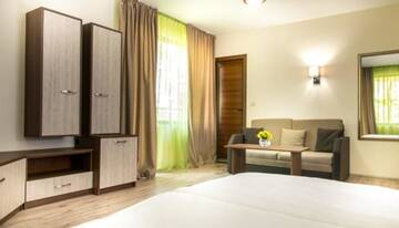Фото номера Четырехместный номер Делюкс Отель Eco Hotel Momata г. Kolarovo 6